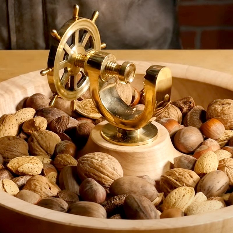 【真鍮くるみ割】Brass Ships Wheel Nutcracker 真鍮くるみ割】Brass Ships Wheel Nutcracker